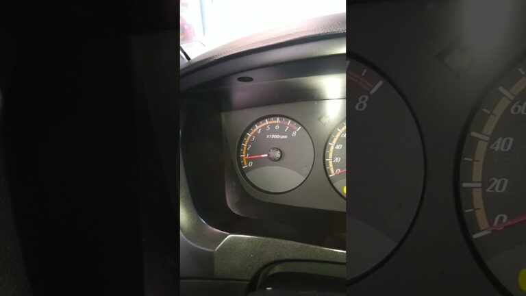 a cuántas revoluciones tiene que estar un coche en ralentí