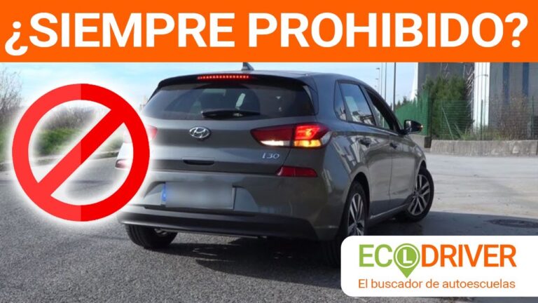 circulando marcha atrás está permitido invadir un cruce de vías