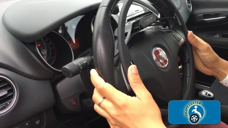 coche adaptado minusválido acelerador y freno en el volante