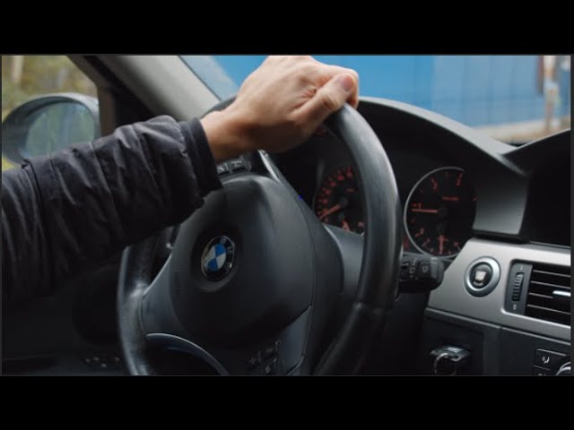 coche que se maneja con la mano