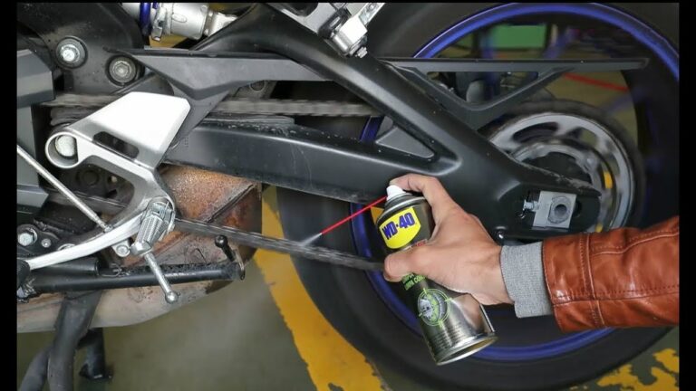 como limpiar la cadena de la moto