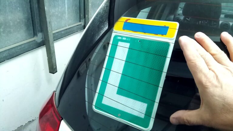 como poner la l en un coche con cristales tintados