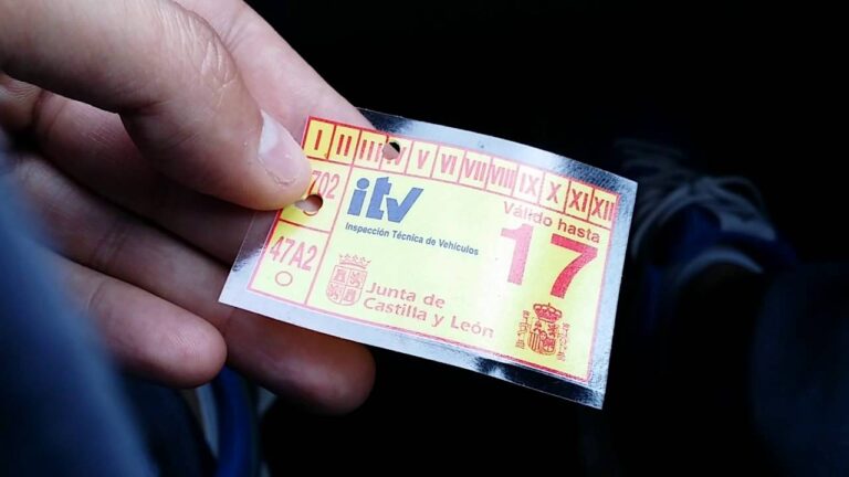 como poner la pegatina de la itv