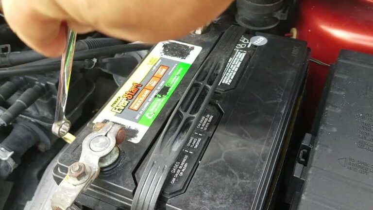 como quitar una batería de coche