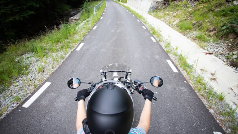 con cuantos años te puedes sacar el carnet de moto