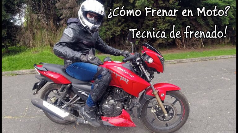 con que mano se frena en una moto