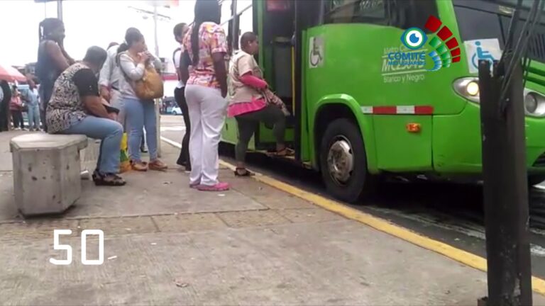 cuantas personas caben en un bus