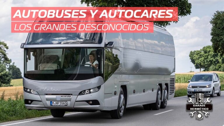 cuántas plazas tiene un autobús grande
