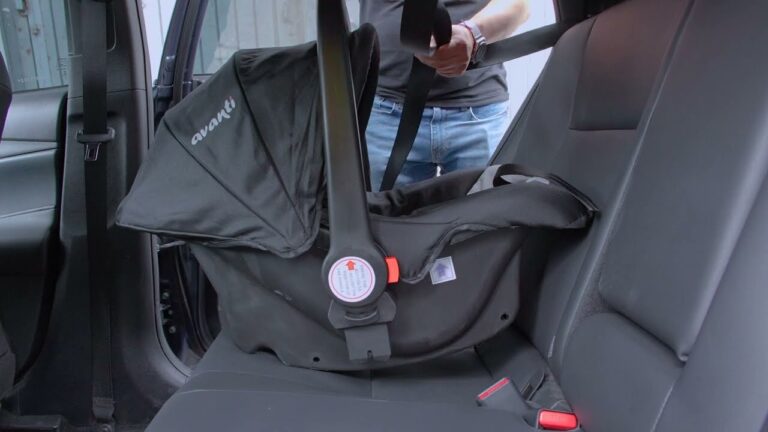 donde colocar la silla del bebe en el coche