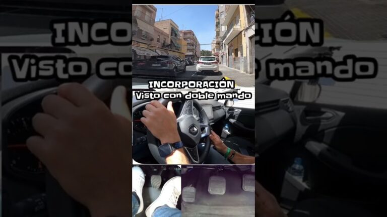el vehículo blanco se quiere incorporar a la circulación