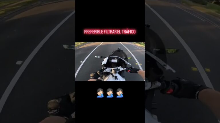 se define como motocicleta al automóvil...