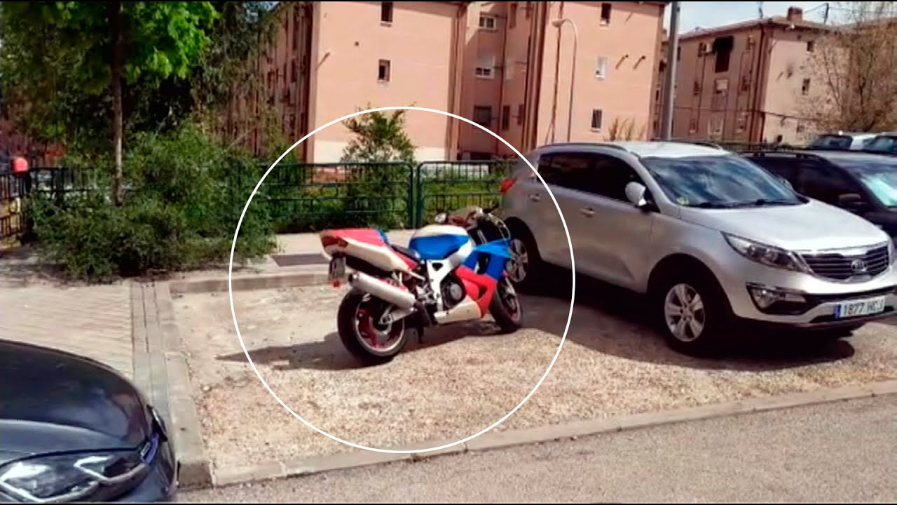 se puede aparcar en parking de motos