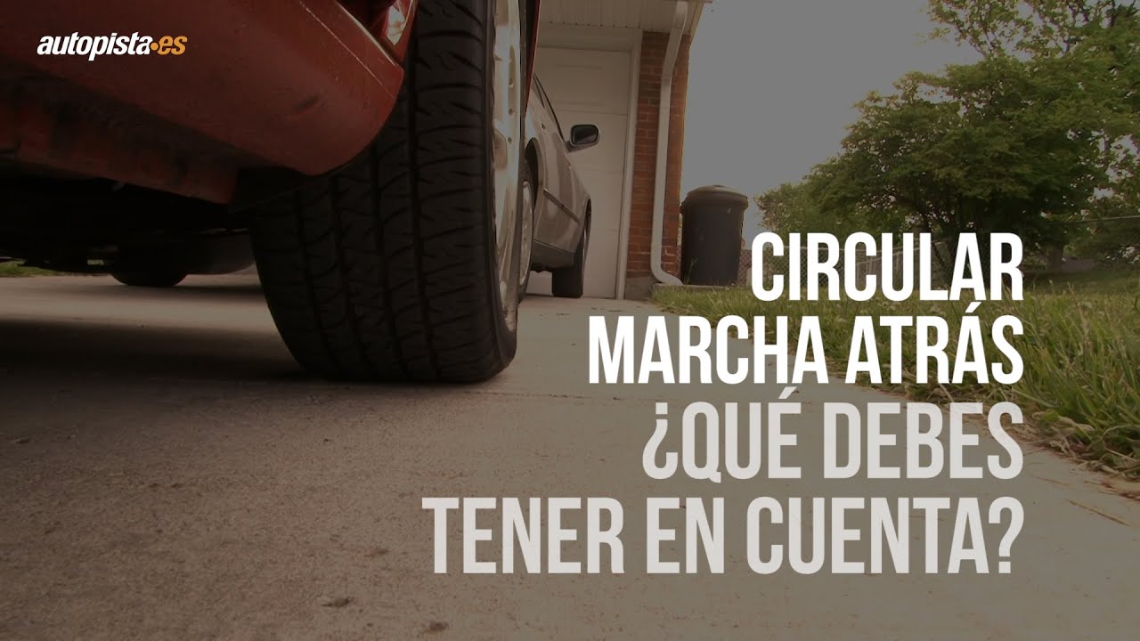 se puede circular marcha atrás en una autopista