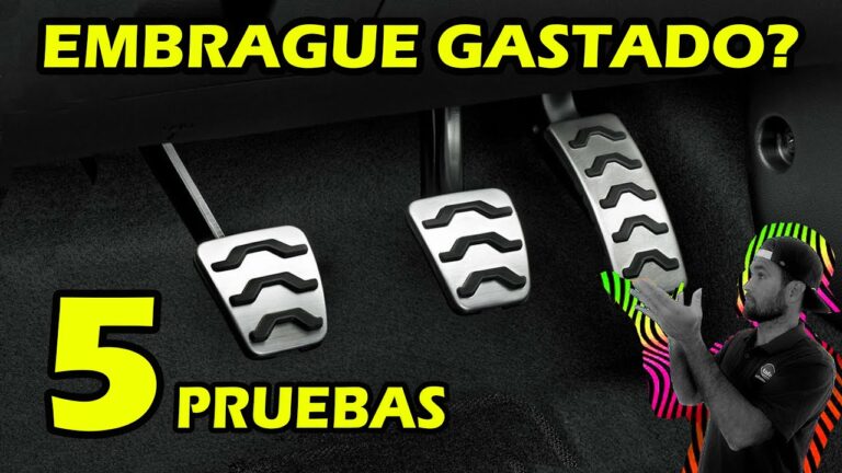 se puede conducir con el embrague quemado