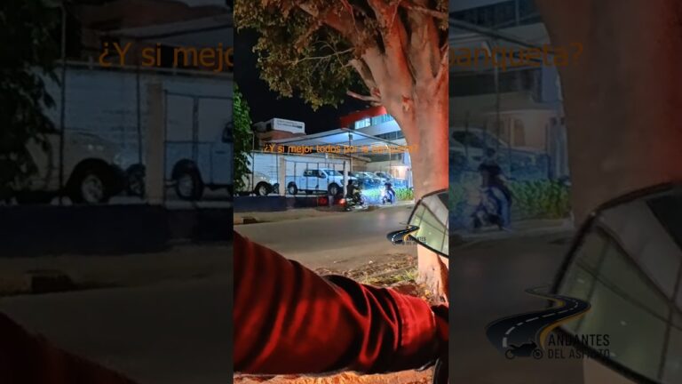 un peatón que empuja un carrito por dónde puede circular